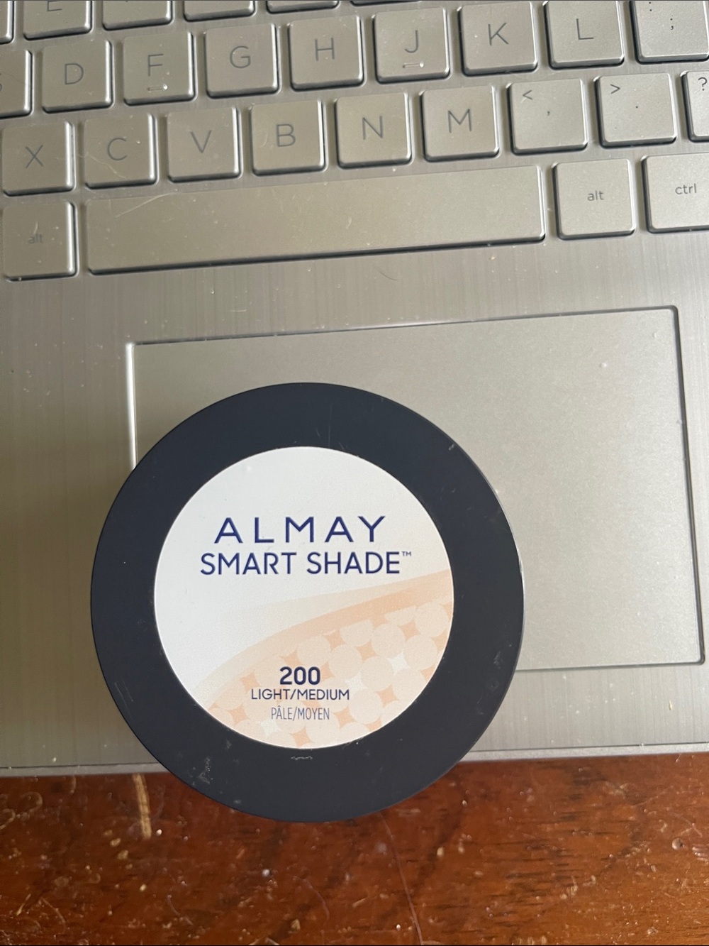 Almay Smart Shade Compact Powder in light/medium. #200